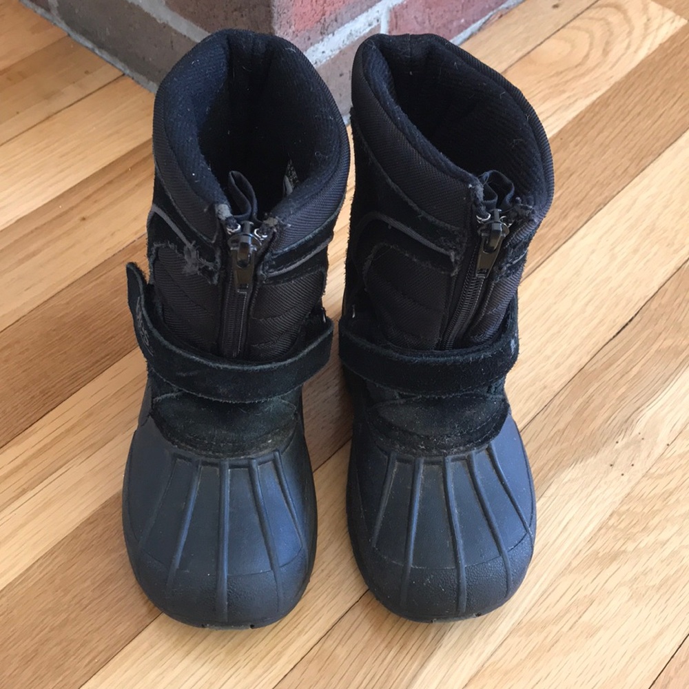 Totes black snow boots -Toddler size 8